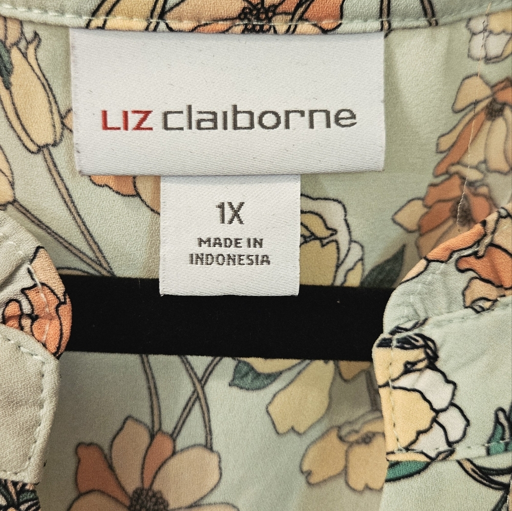 NWOT Liz Claiborne Pale Green Floral Cap Sleeve Blouse - Picture 8 of 8